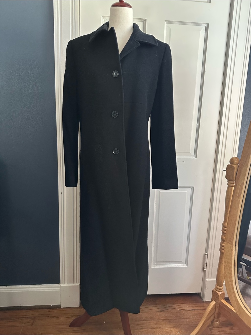 Stunning 100% Wool Black Long Women's Coat